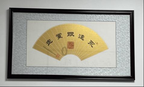 鹿晗热巴假戏真做，两人甜蜜细节被扒，关晓彤哭晕在厕所...